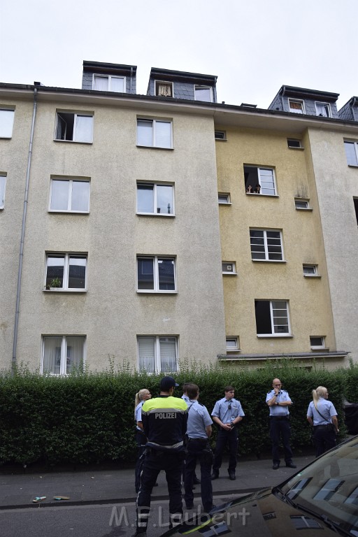 Kleinkind aus Fenster gefallen Köln Vingst Rothenburgerstr P11.JPG - Miklos Laubert